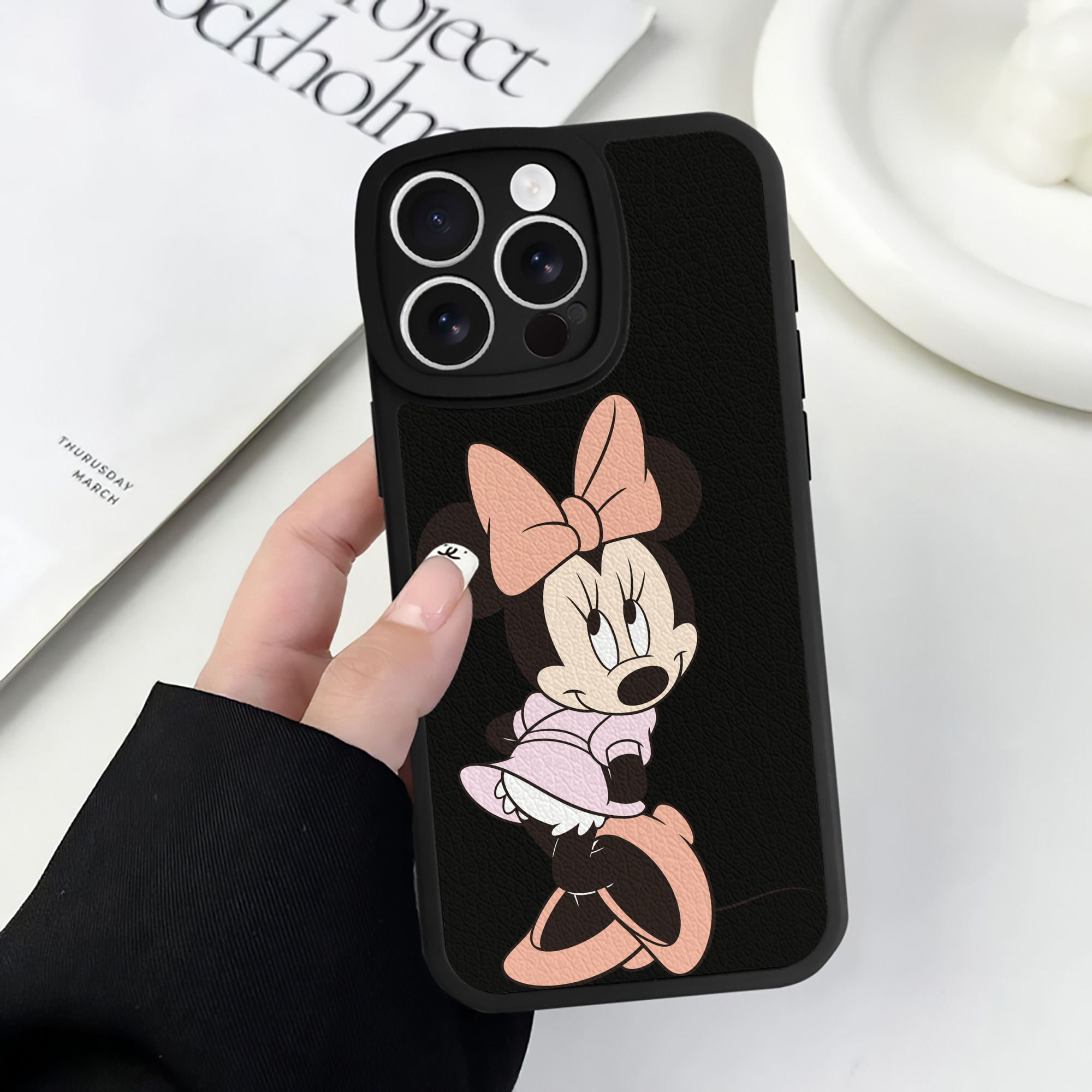 （画像用） ミッキーマウス Mickey Mouse 【iPhone 16シリーズ対応】シリコンスマホケース（レザー調） 材質：シリコン